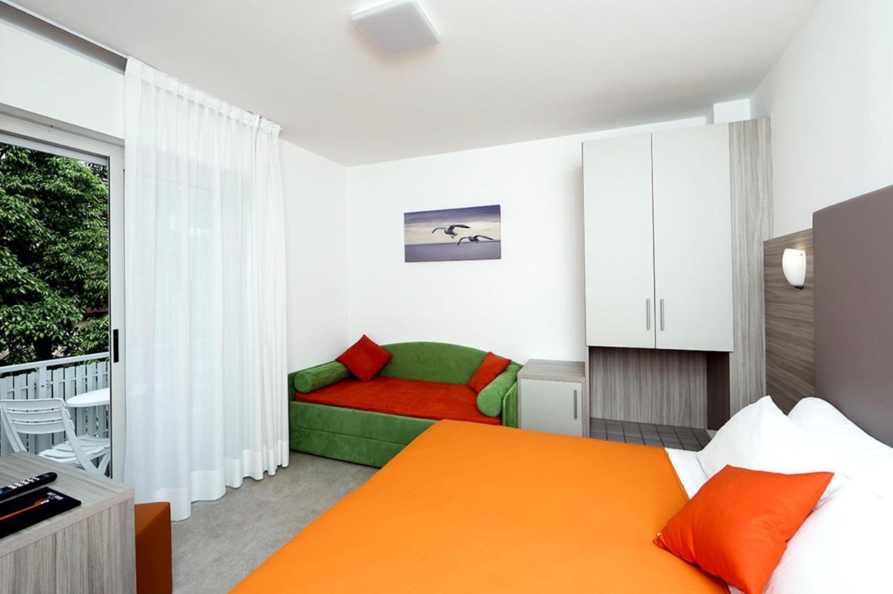 Hotel Simi Lan Lignano Sabbiadoro Dış mekan fotoğraf