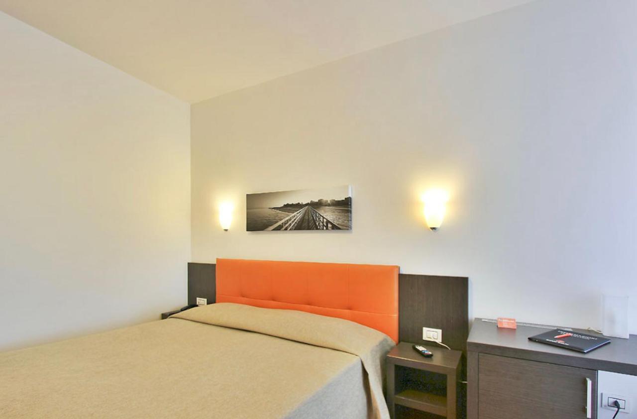 Hotel Simi Lan Lignano Sabbiadoro Dış mekan fotoğraf