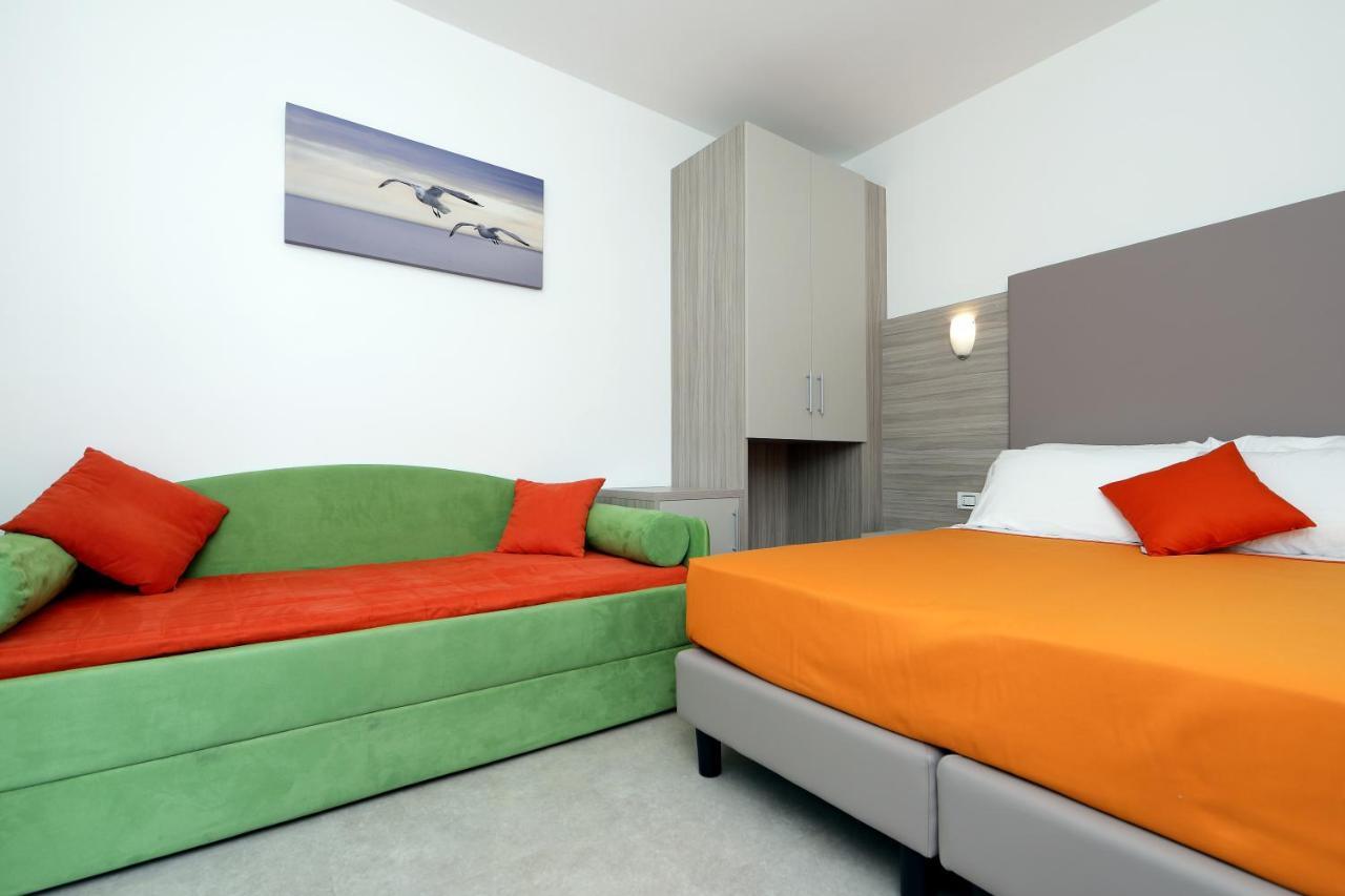Hotel Simi Lan Lignano Sabbiadoro Dış mekan fotoğraf