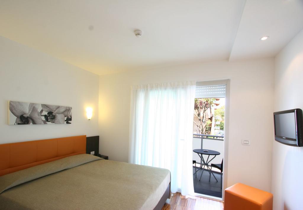 Hotel Simi Lan Lignano Sabbiadoro Dış mekan fotoğraf