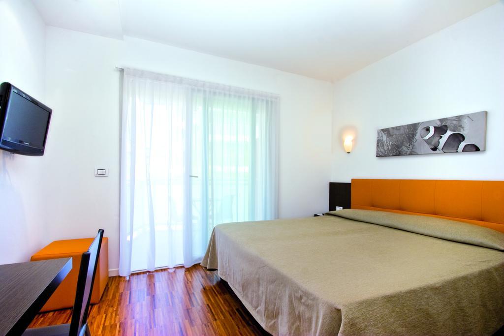 Hotel Simi Lan Lignano Sabbiadoro Dış mekan fotoğraf