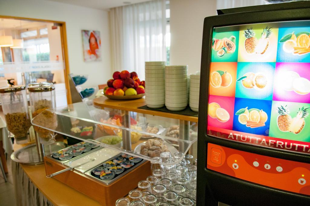 Hotel Simi Lan Lignano Sabbiadoro Dış mekan fotoğraf