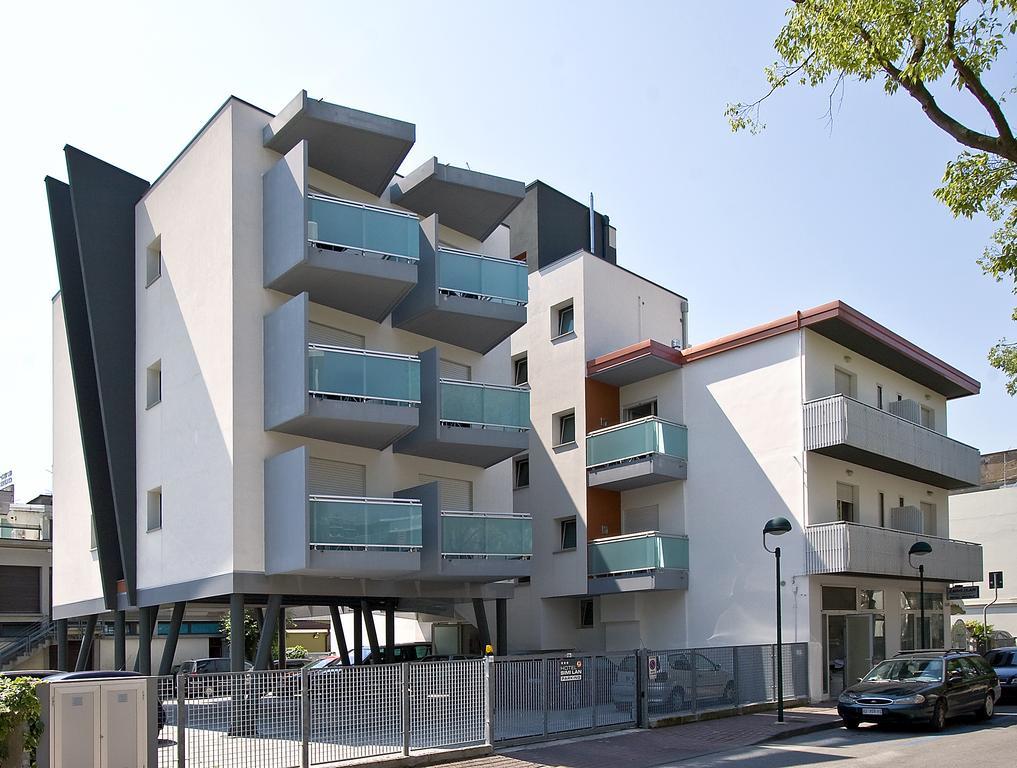 Hotel Simi Lan Lignano Sabbiadoro Dış mekan fotoğraf