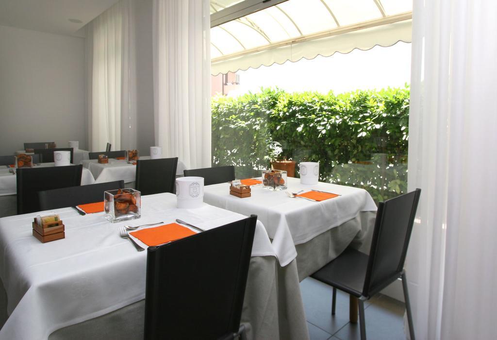 Hotel Simi Lan Lignano Sabbiadoro Dış mekan fotoğraf