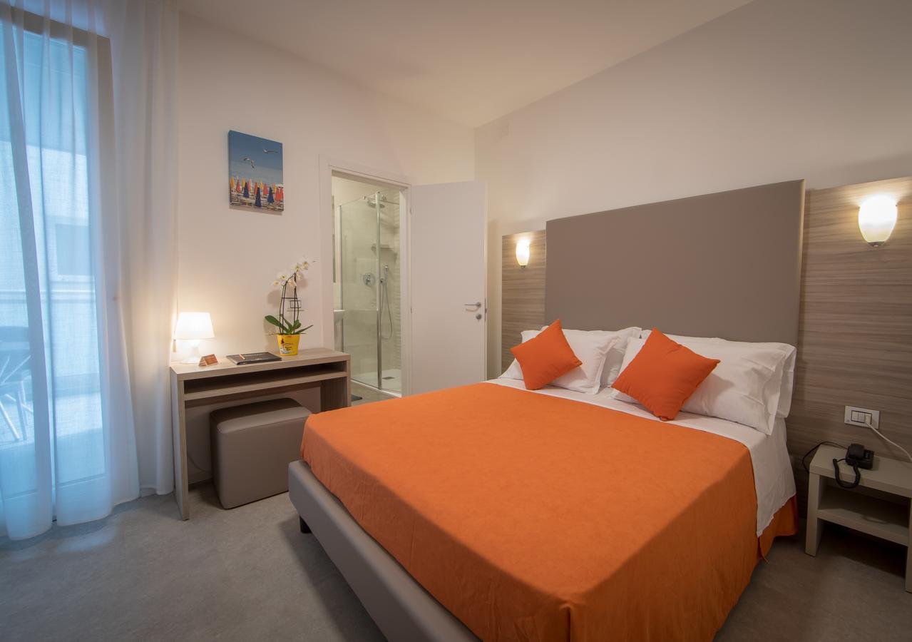 Hotel Simi Lan Lignano Sabbiadoro Dış mekan fotoğraf