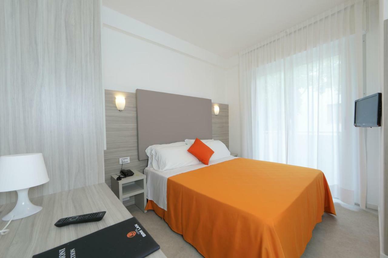 Hotel Simi Lan Lignano Sabbiadoro Dış mekan fotoğraf