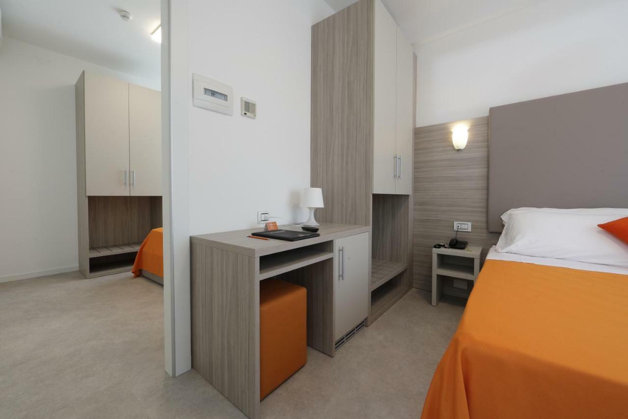 Hotel Simi Lan Lignano Sabbiadoro Dış mekan fotoğraf