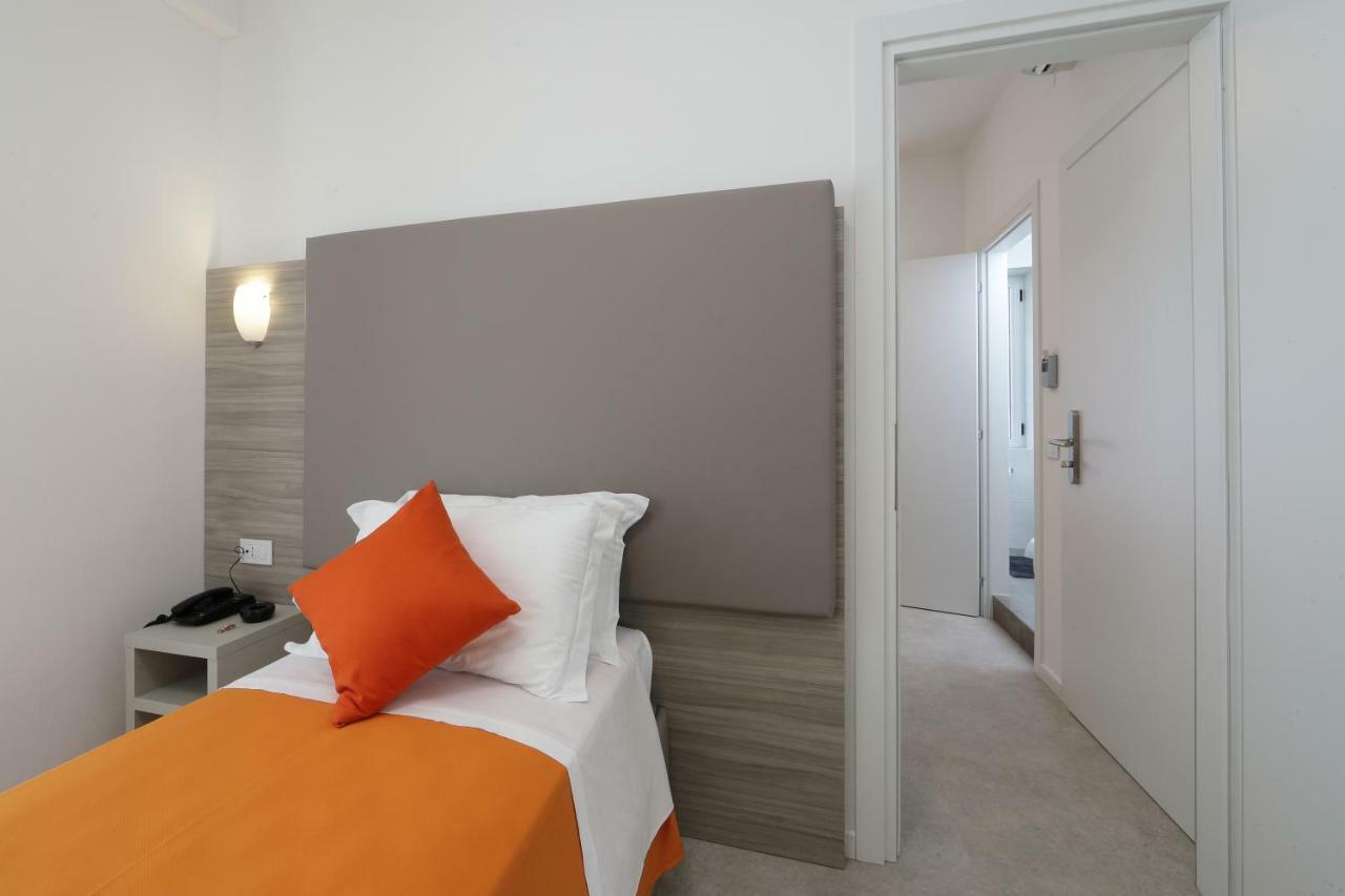 Hotel Simi Lan Lignano Sabbiadoro Dış mekan fotoğraf
