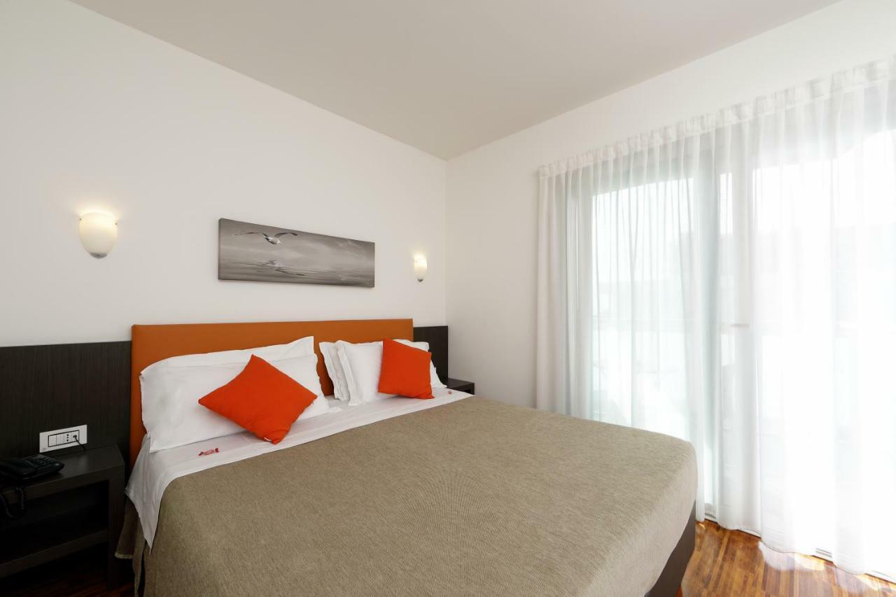 Hotel Simi Lan Lignano Sabbiadoro Dış mekan fotoğraf