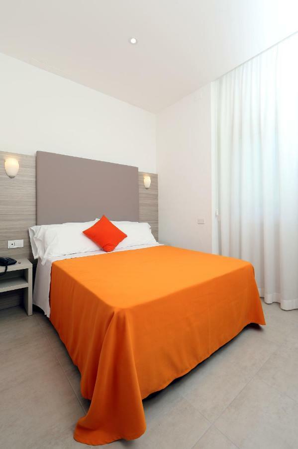 Hotel Simi Lan Lignano Sabbiadoro Dış mekan fotoğraf