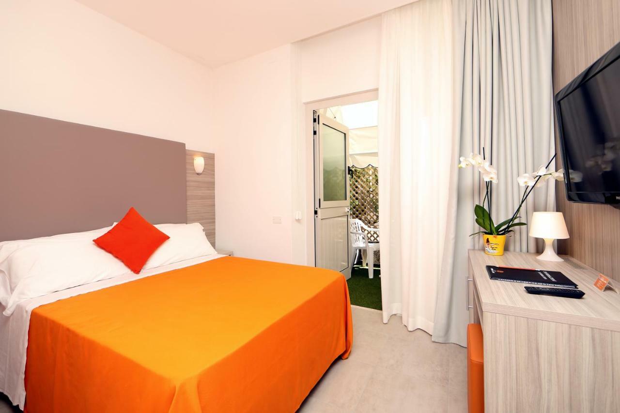 Hotel Simi Lan Lignano Sabbiadoro Dış mekan fotoğraf